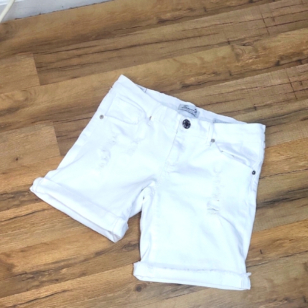 SEVEN7 White Cotton EASY FIT Manufactured Distressing Raw Hem Shorts